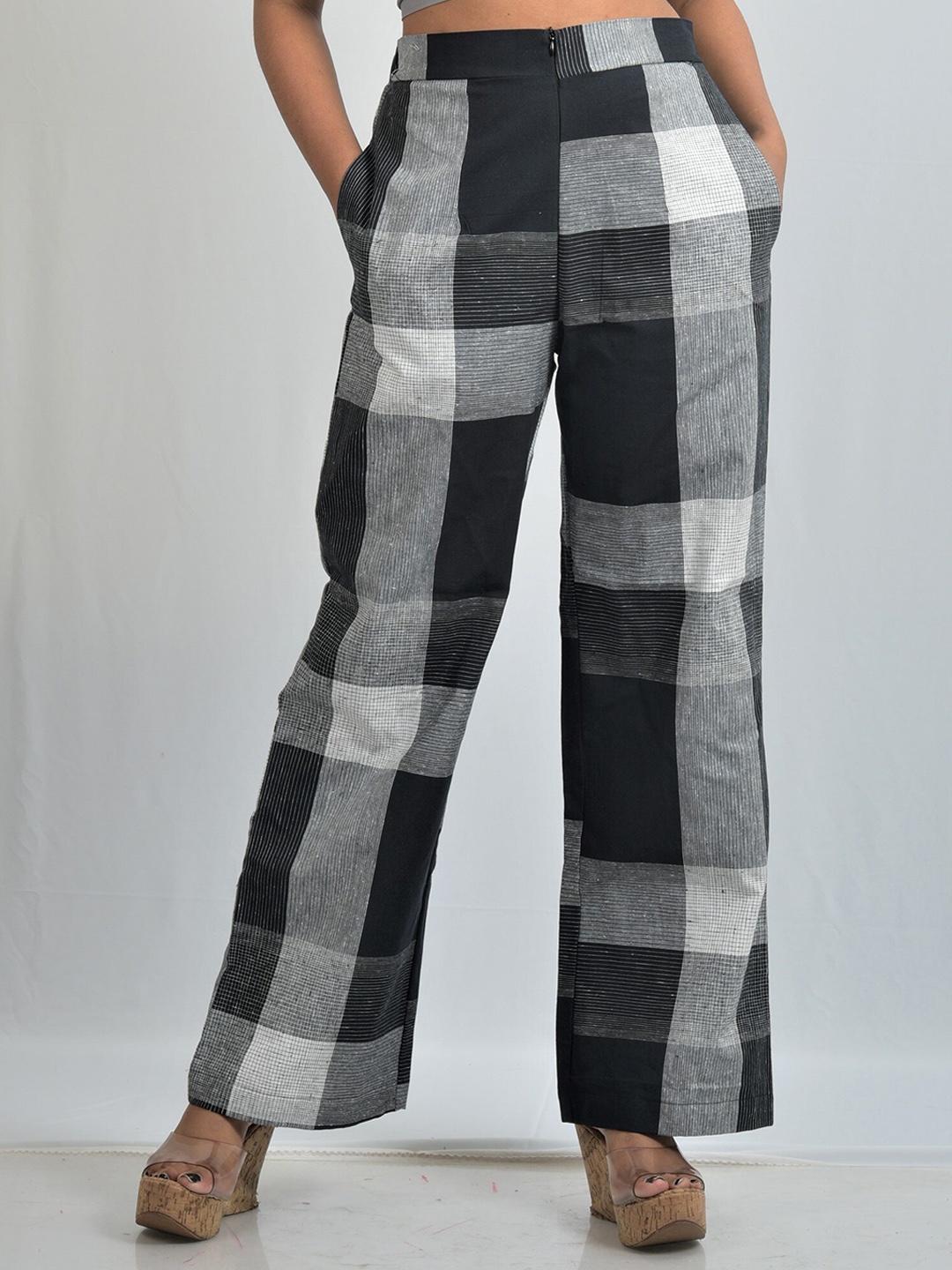 

OWO THE LABEL Women Checked Relaxed Cotton Trousers, Black
