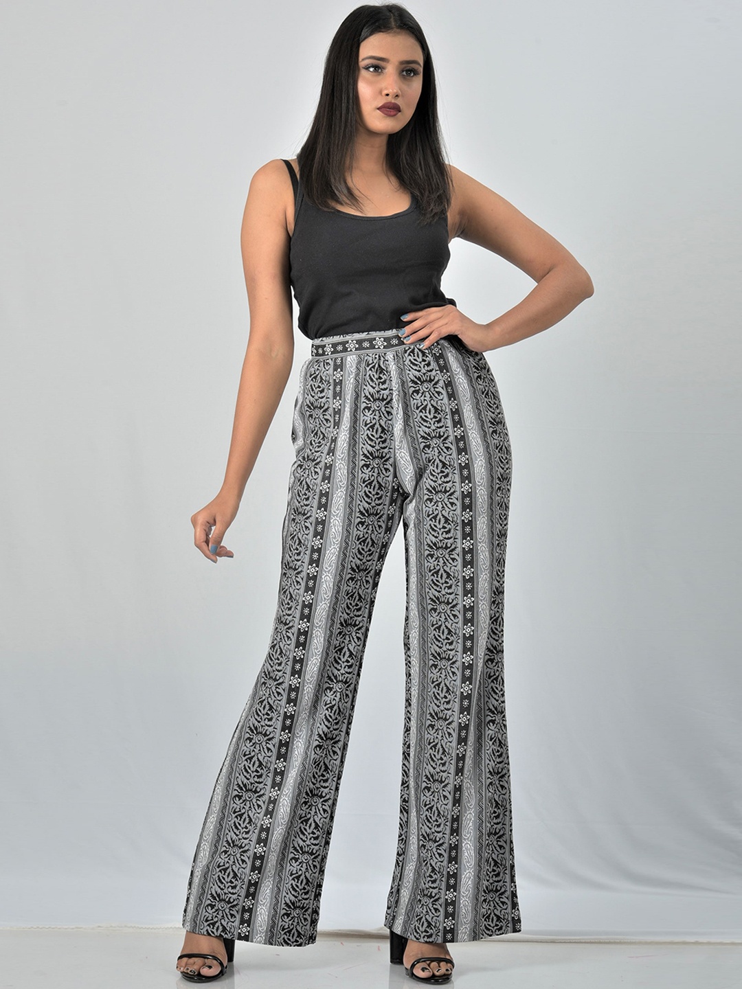 

OWO THE LABEL Women Printed Relaxed Trousers, Black
