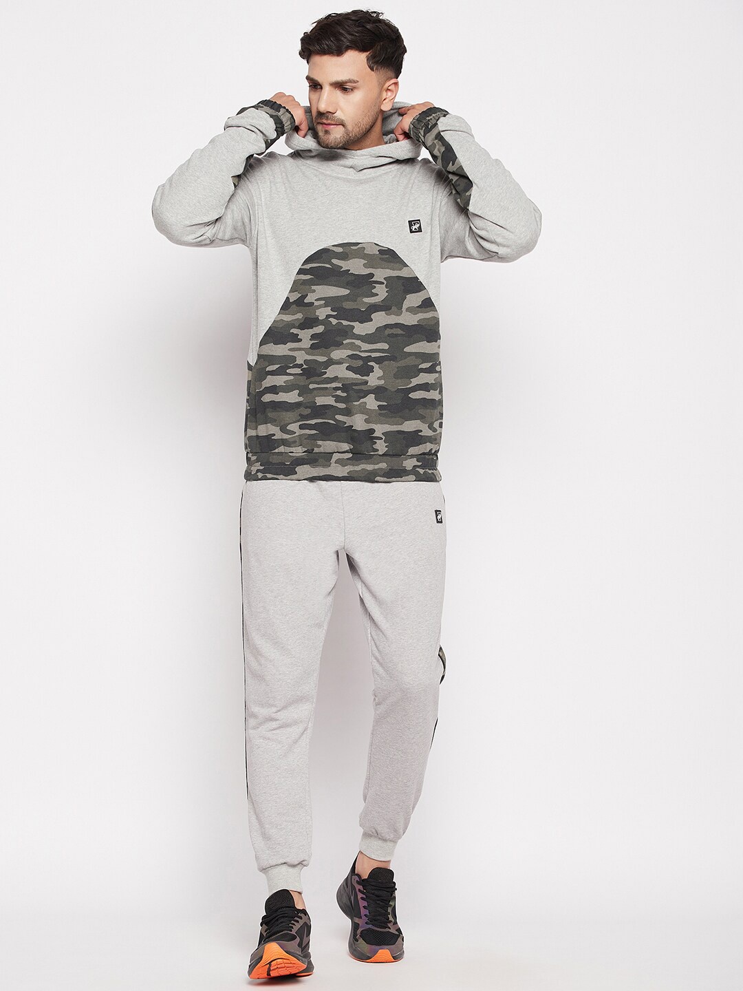 

FUGAZEE Men Colourblocked Cotton T-shirt with Trousers, Grey