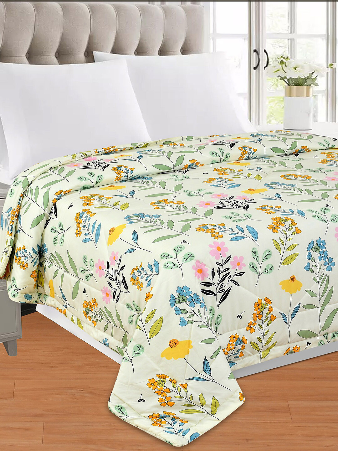

SEJ by Nisha Gupta Off White & Pink Microfiber AC Room 150 GSM Reversible Single Bed Comforter