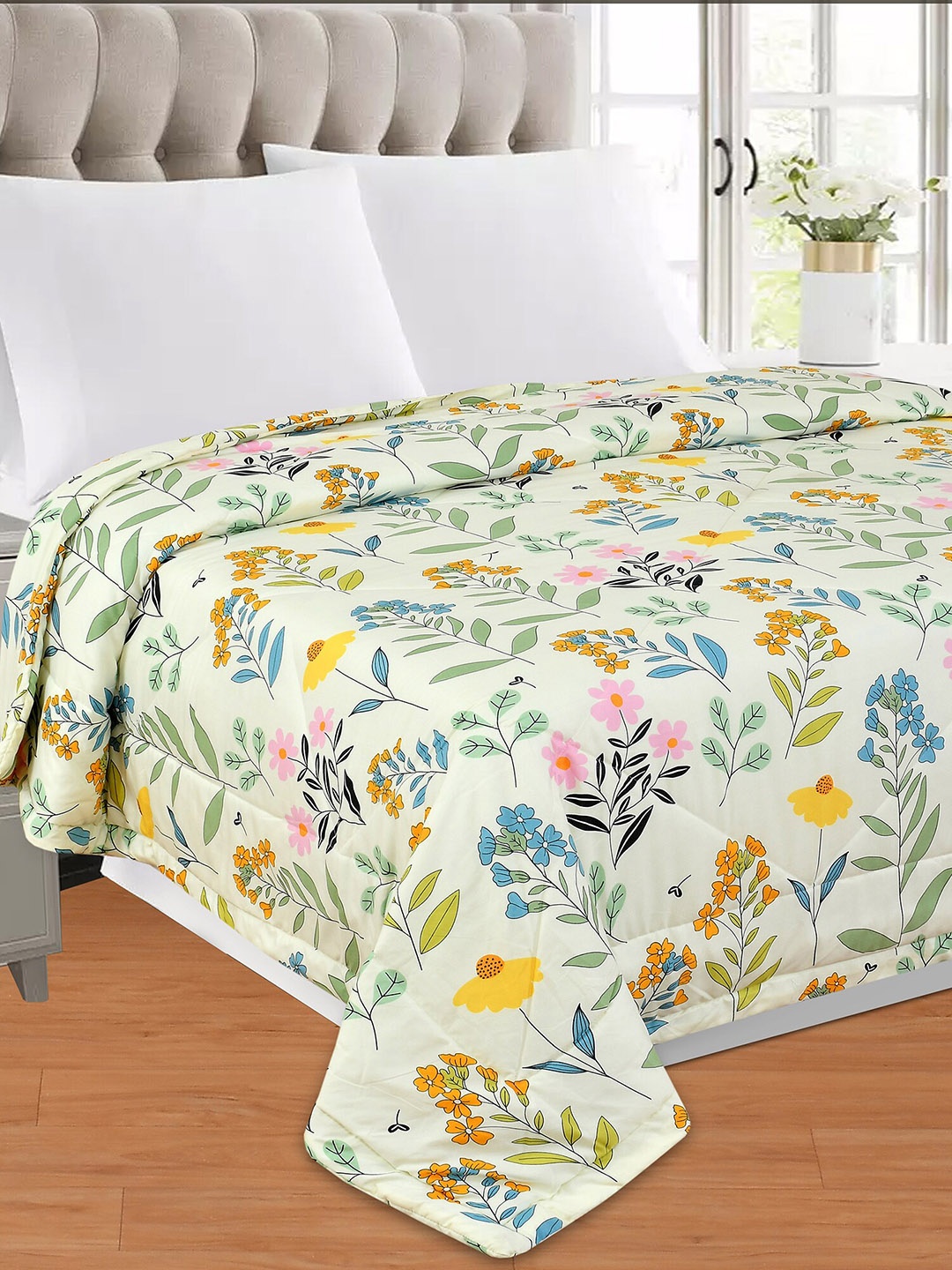 

SEJ by Nisha Gupta Off White & Pink Microfiber AC Room 150 GSM Reversible Double Bed Comforter