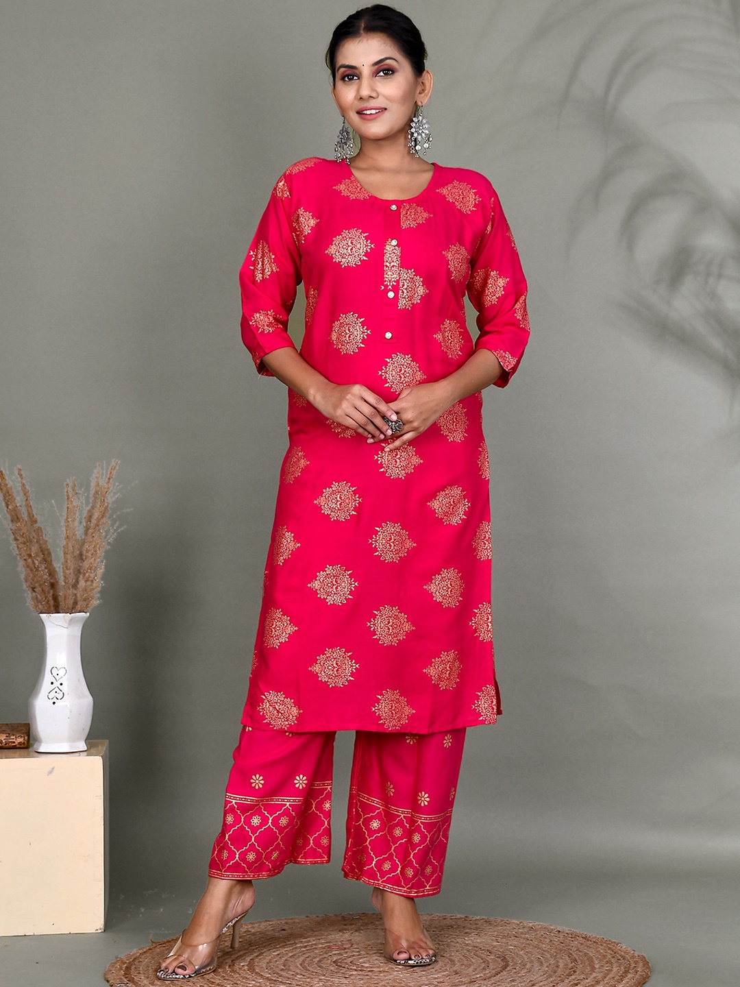 

Kesarya Women Ethnic Motifs Printed Kurta with Palazzos, Pink