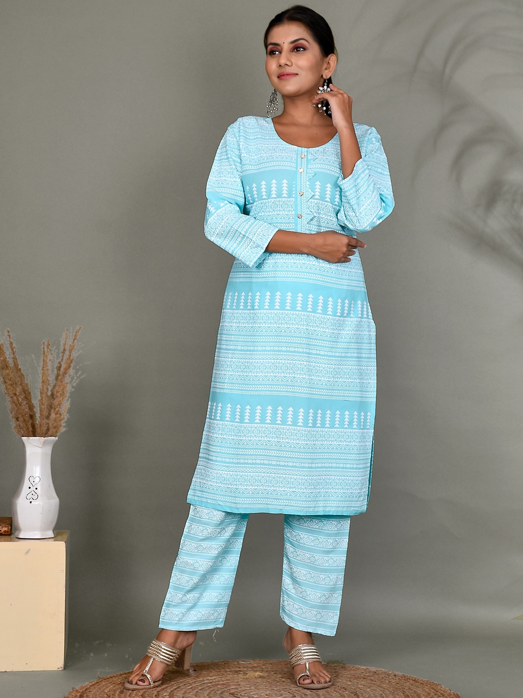 

Kesarya Women Printed Kurta with Trousers, Blue