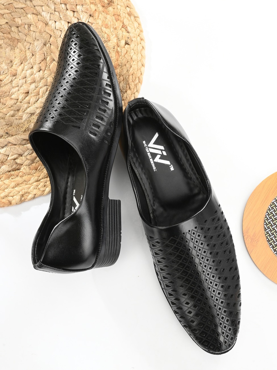 

VIV Men Textured Formal Slip-On Shoes, Black