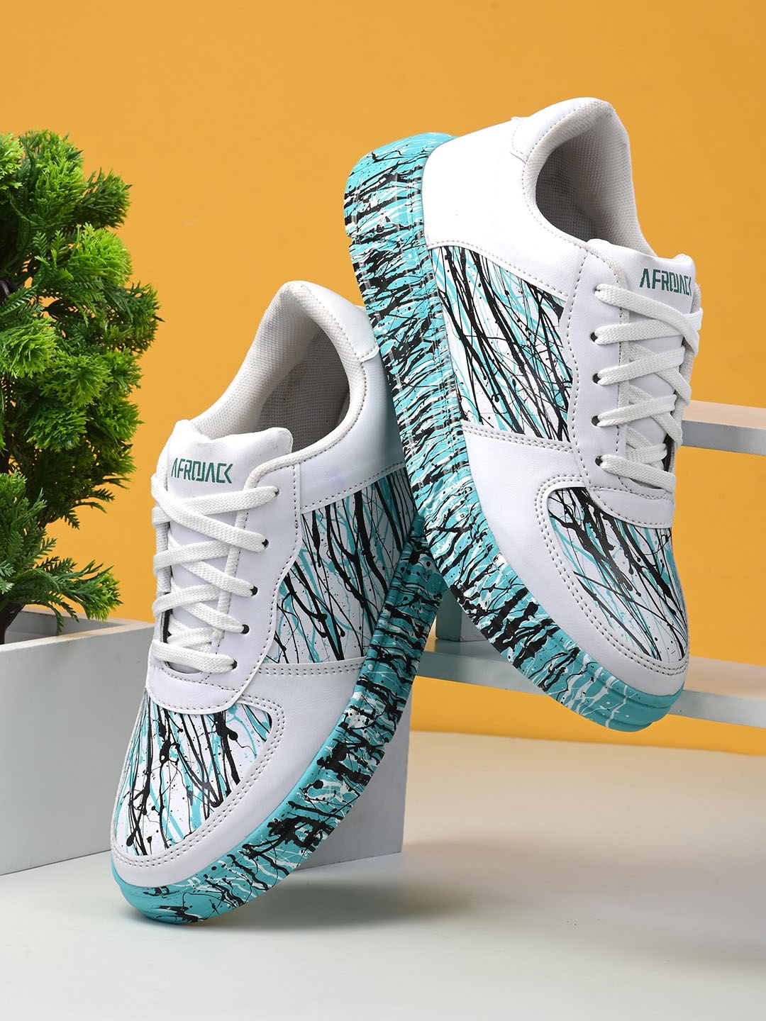 

AfroJack Men Printed Sneakers, White