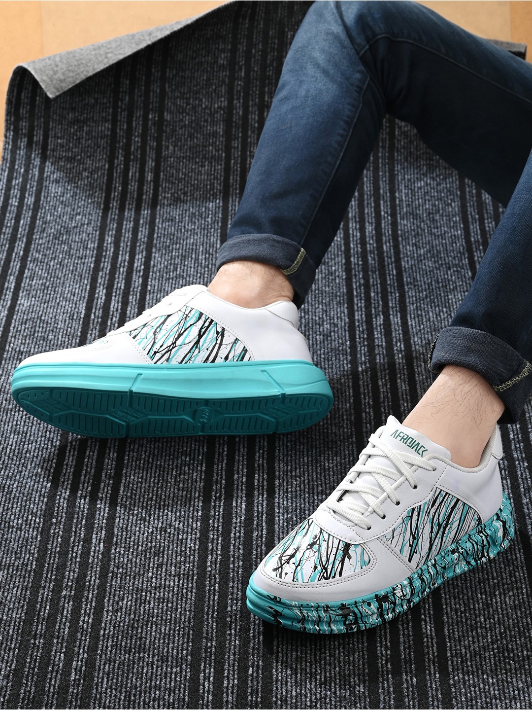 

AfroJack Men Printed Sneakers, White