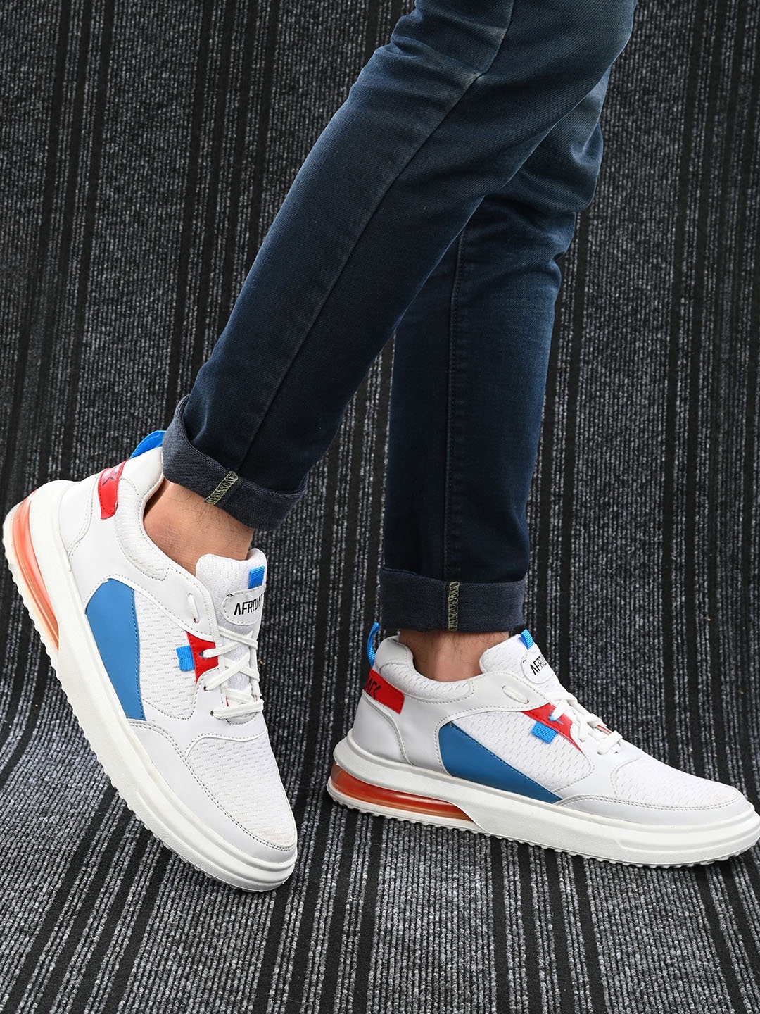 

AfroJack Men Colourblocked Sneakers, White