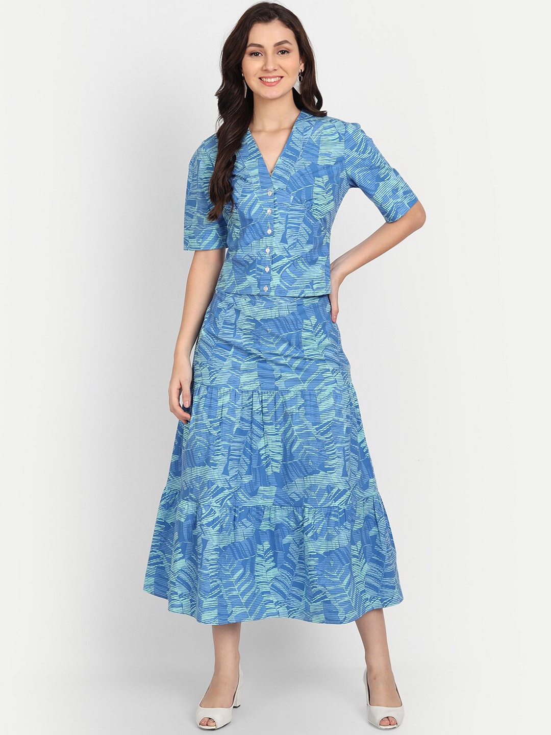 

Aaruvi Ruchi Verma Women Printed Short Sleeves Top and Skirt Co-Ords, Blue