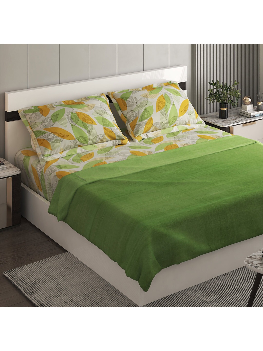 

Home Centre White & Green 4 Pcs Floral AC Room Cotton King Bedding Set