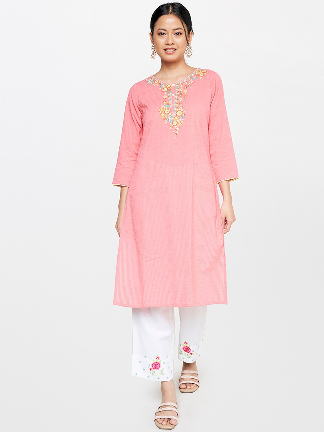 

Global Desi Women Cotton Floral Embroidered Kurta, Pink