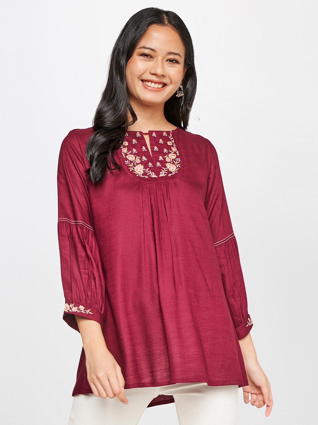 

Global Desi Keyhole Neck Top, Red