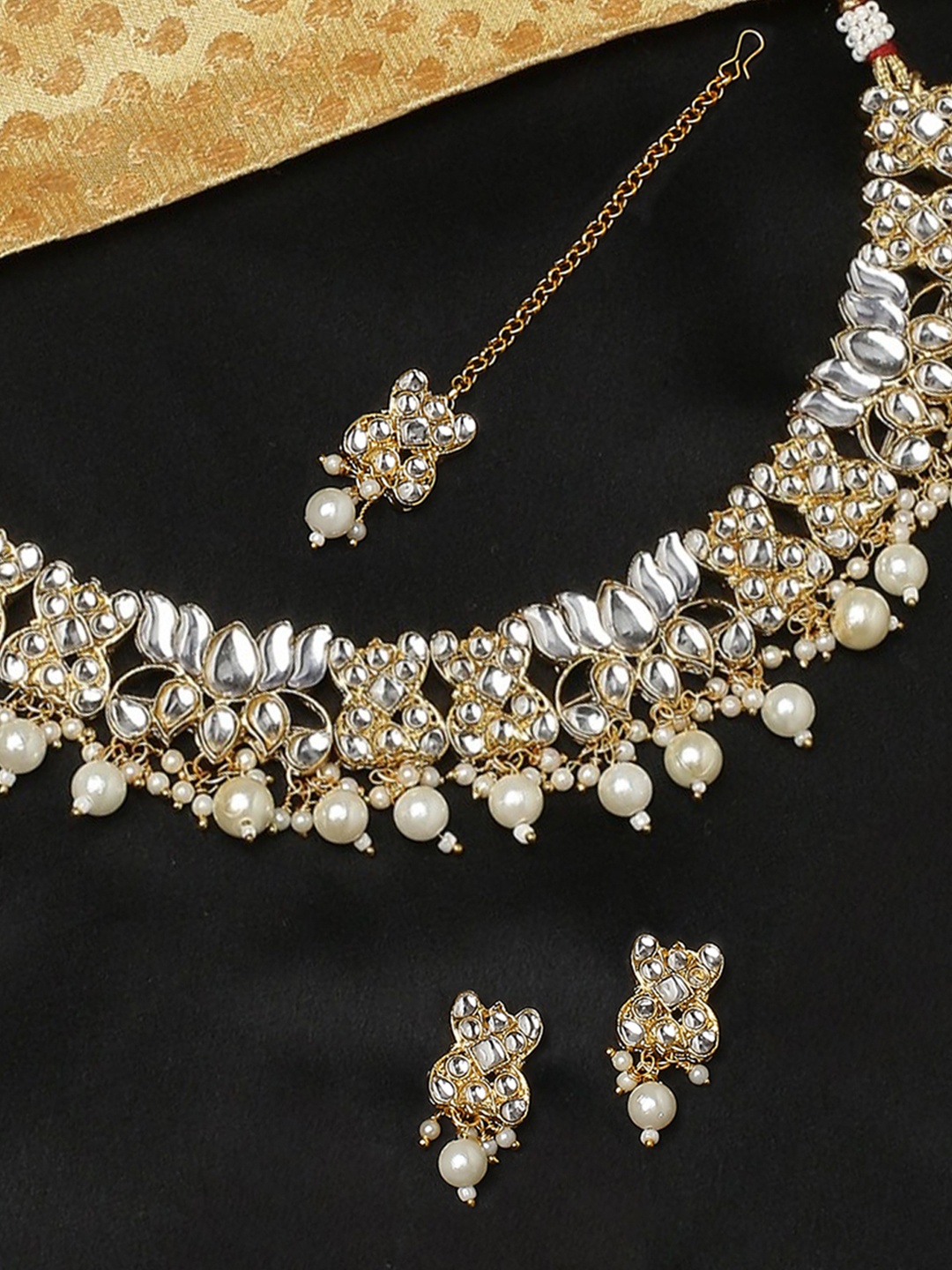 

OOMPH Gold-Plated Kundan & Pearls Beaded Jadau Lotus Jewellery Set with Maangtikka