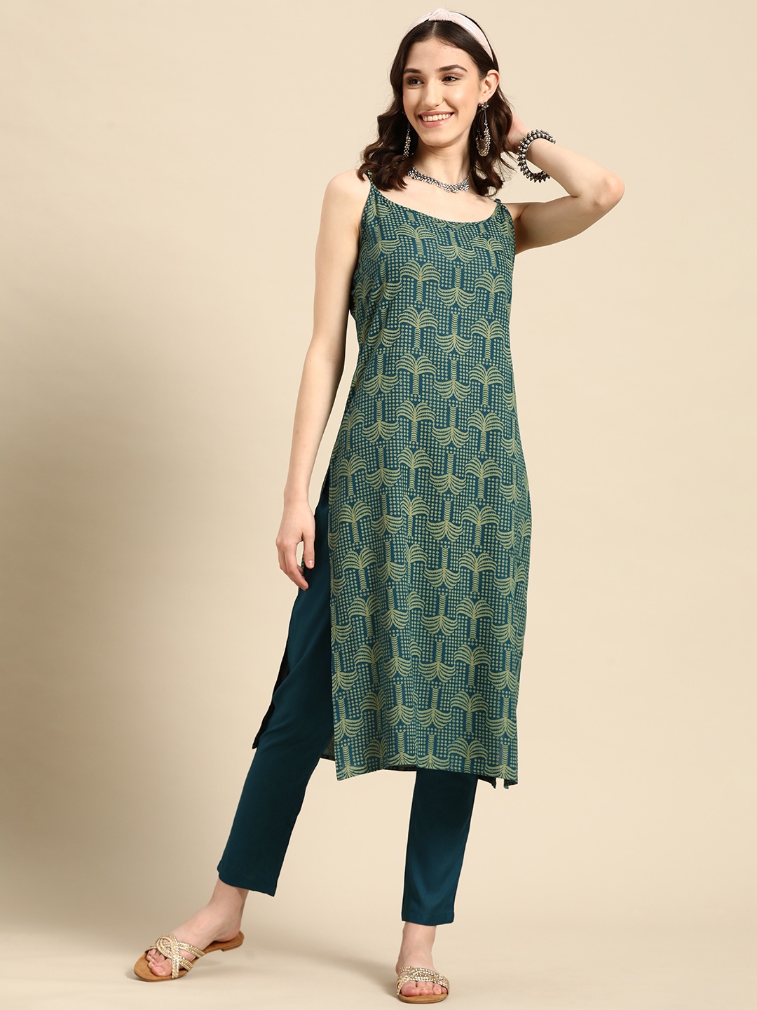 

Sangria Ethnic Motifs Printed Kurta with Trousers, Teal