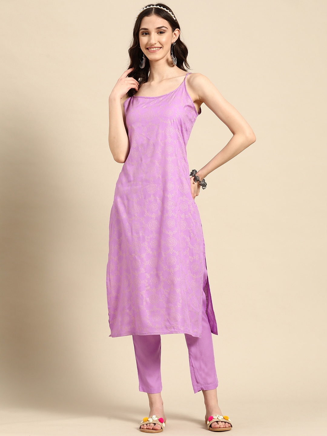 

Sangria Ethnic Motifs Printed Kurta with Trousers, Lavender