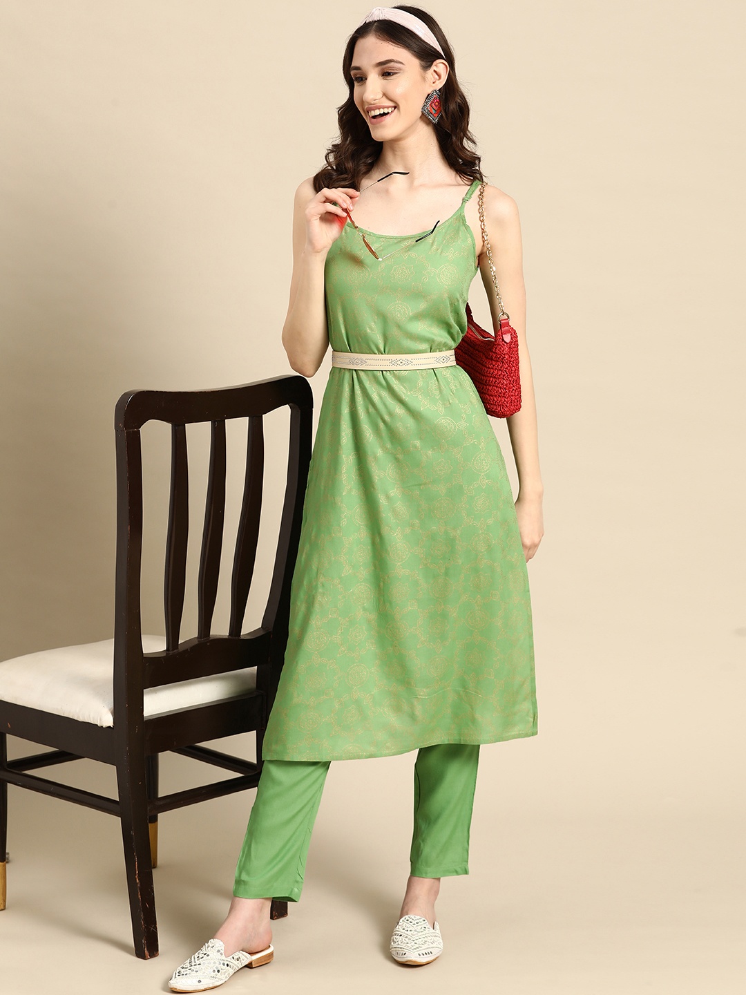 

Sangria Ethnic Motifs Printed Kurta with Trousers, Green