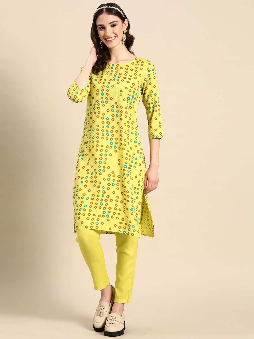 

Sangria Geometric Print Straight Kurta With Trousers, Lime green