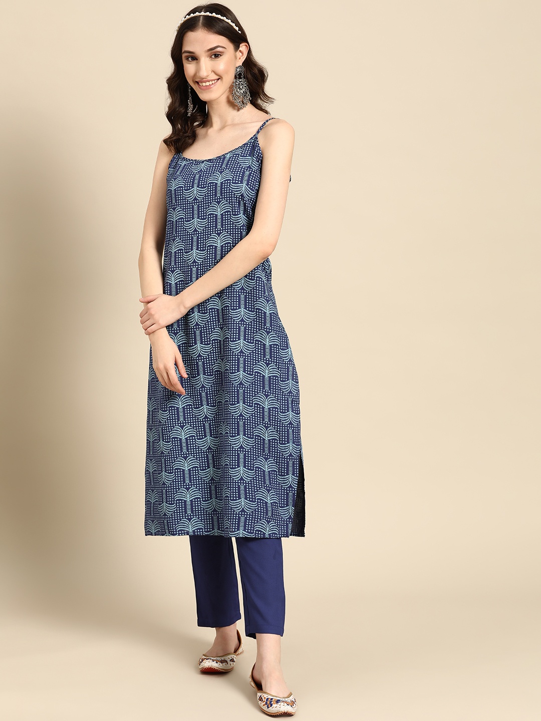 

Sangria Ethnic Motifs Printed Kurta with Trousers, Navy blue
