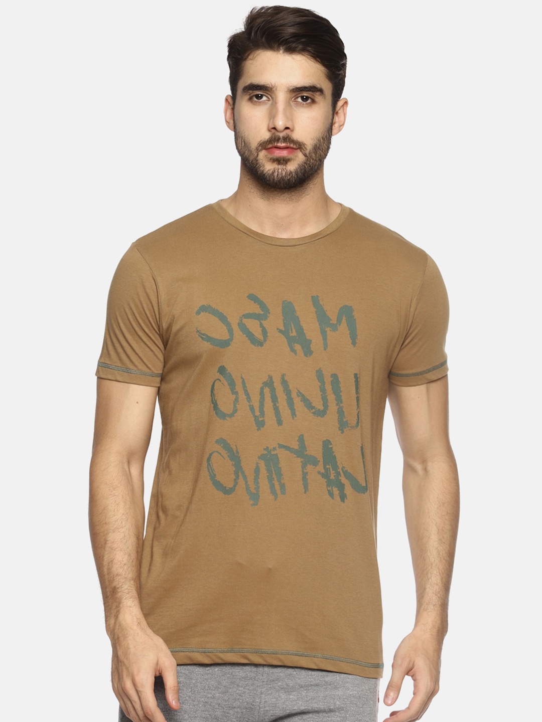 

Masculino Latino Men Typography Printed T-shirt, Khaki