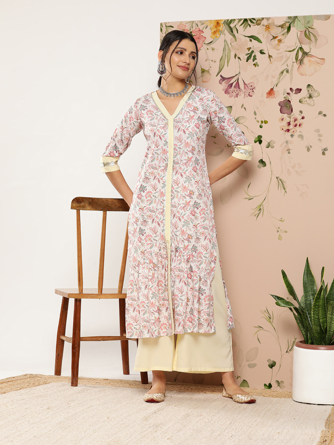 

Ahalyaa Women Floral Printed Pleated Gotta Patti Kurta with Palazzos, Off white