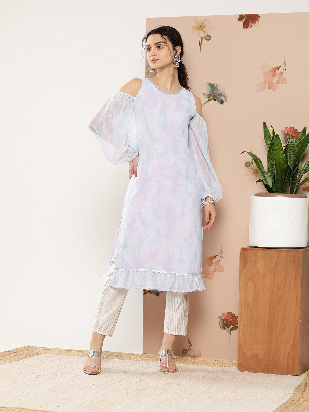 

Ahalyaa Women Blue & White Floral Printed Cold-Shoulder Sleeves Gotta Patti Georgette Kurta