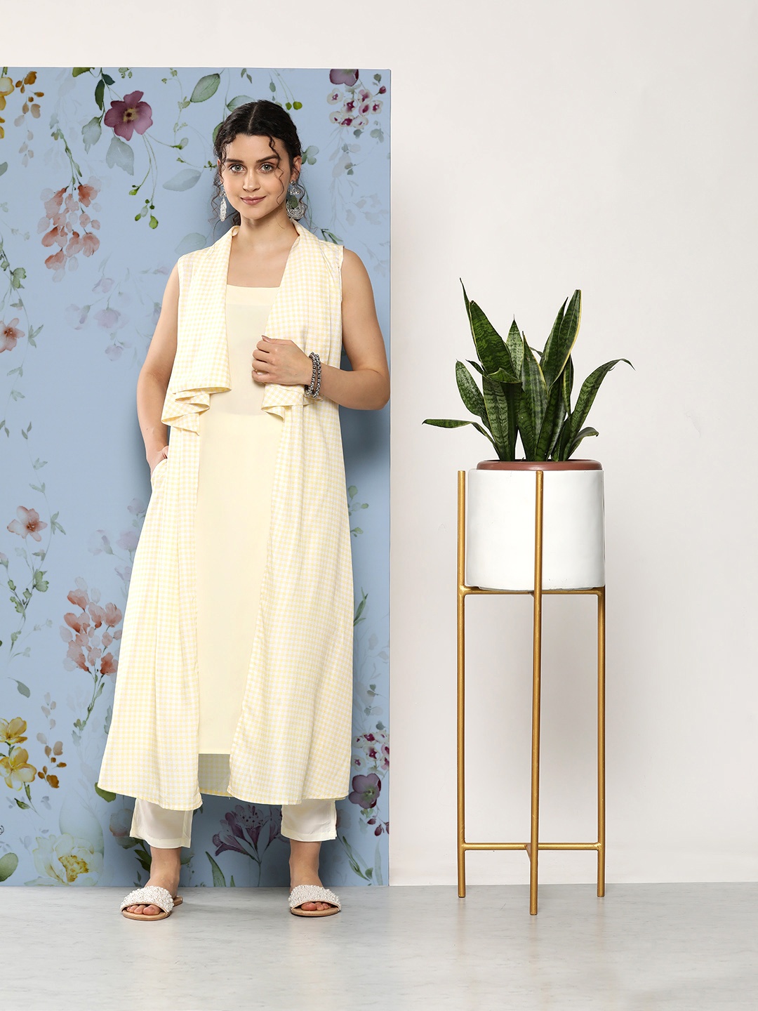 

Ahalyaa Women White & Yellow Checked Crepe Kurta