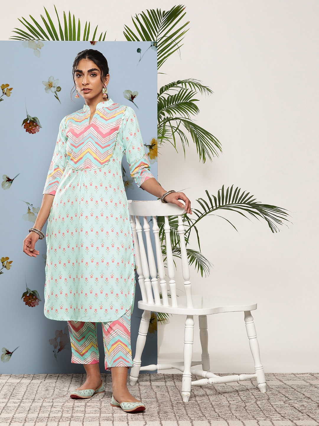 

Ahalyaa Women Printed Gotta Patti Kurta with Trousers, Sea green