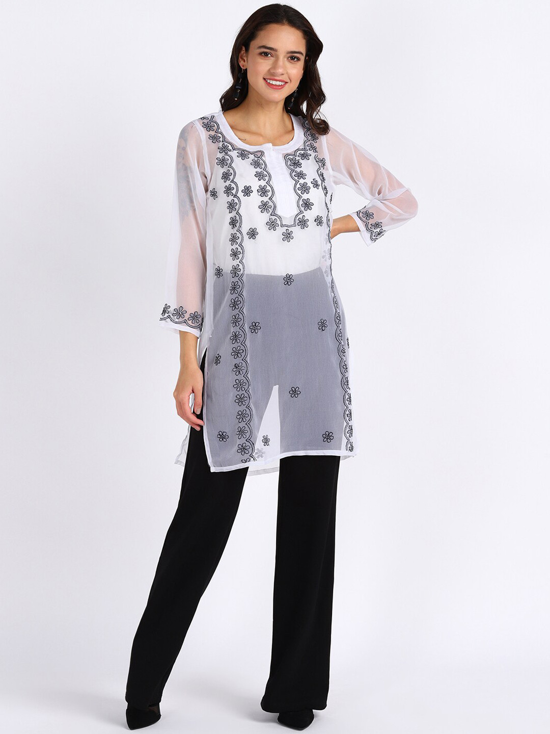 

VAHSON Floral Embroidered Chikankari Georgette Kurta, White