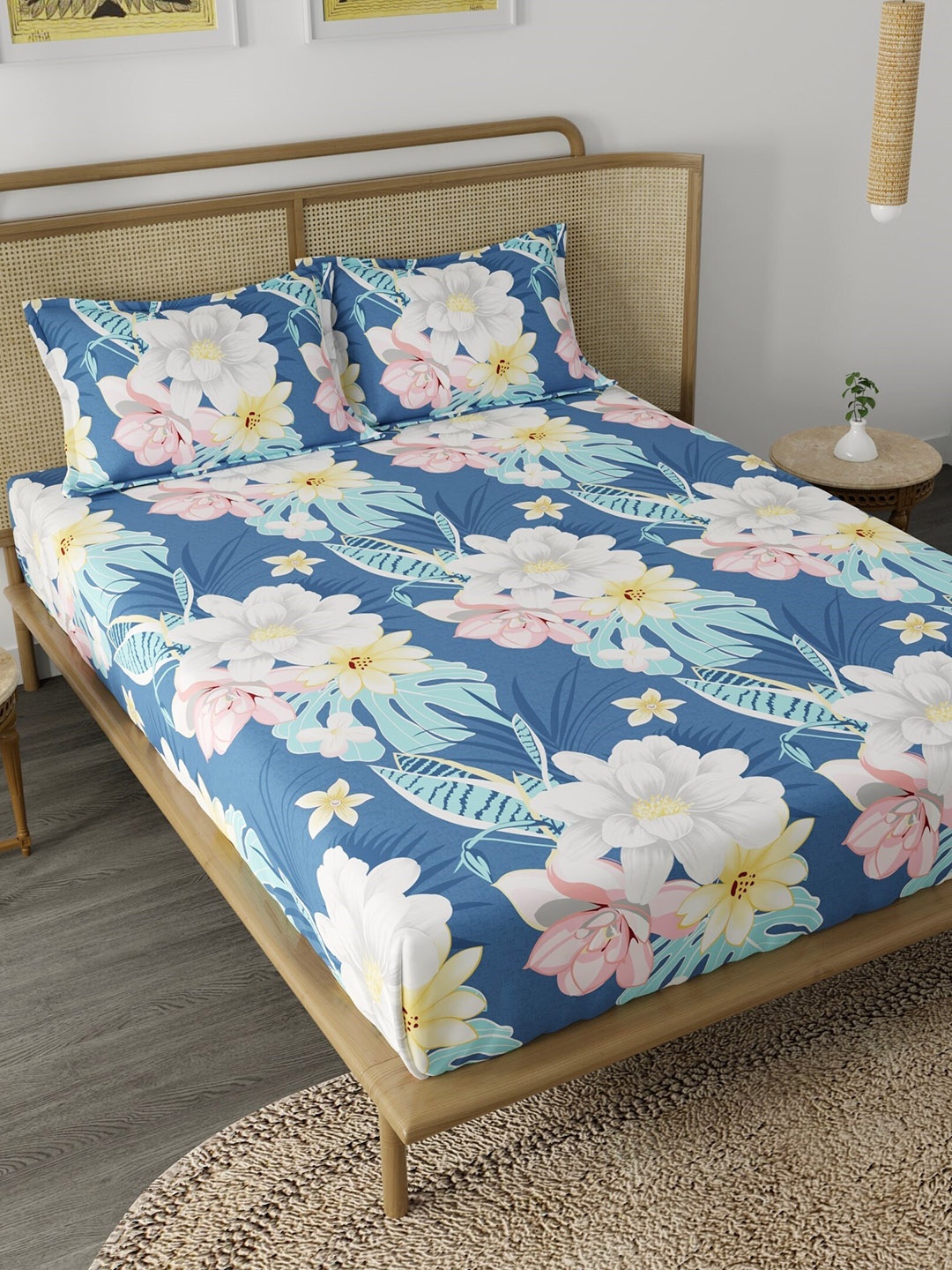 

CHHAVI INDIA Blue & White Floral Ultra Soft 210 TC Queen Bedsheet with 2 Pillow Covers