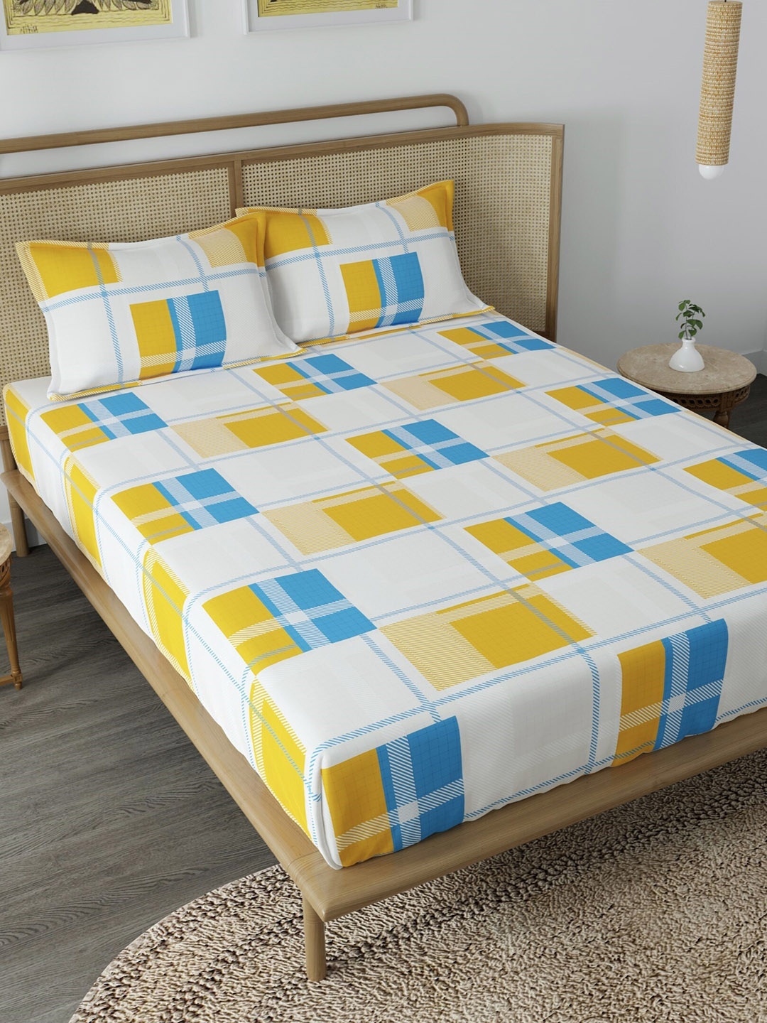 

CHHAVI INDIA Yellow & White Ultra Soft 210 TC Queen Bedsheet with 2 Pillow Covers