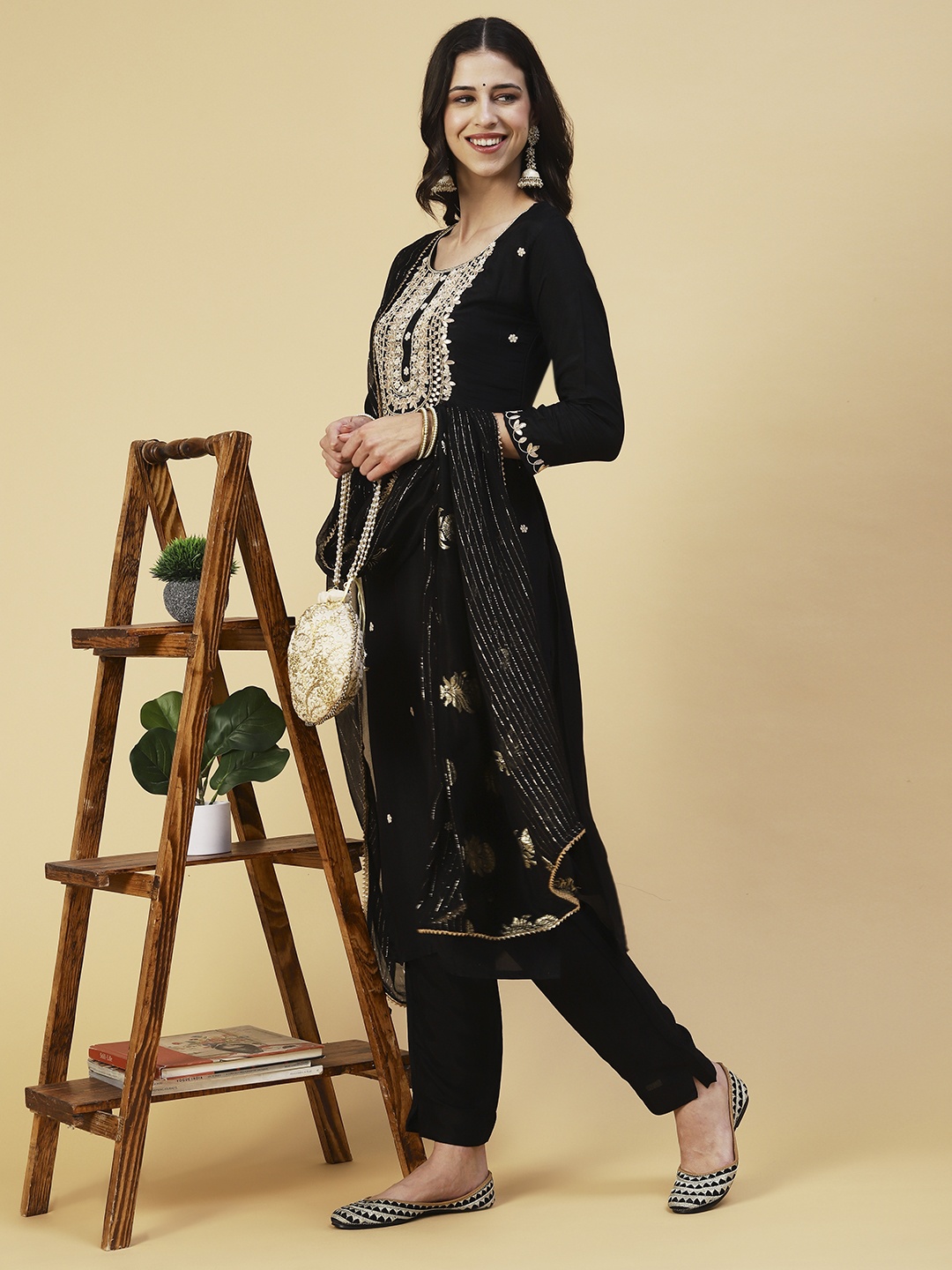 

FASHOR Women Ethnic Motifs Embroidered Kurta With Trousers & Dupatta, Black