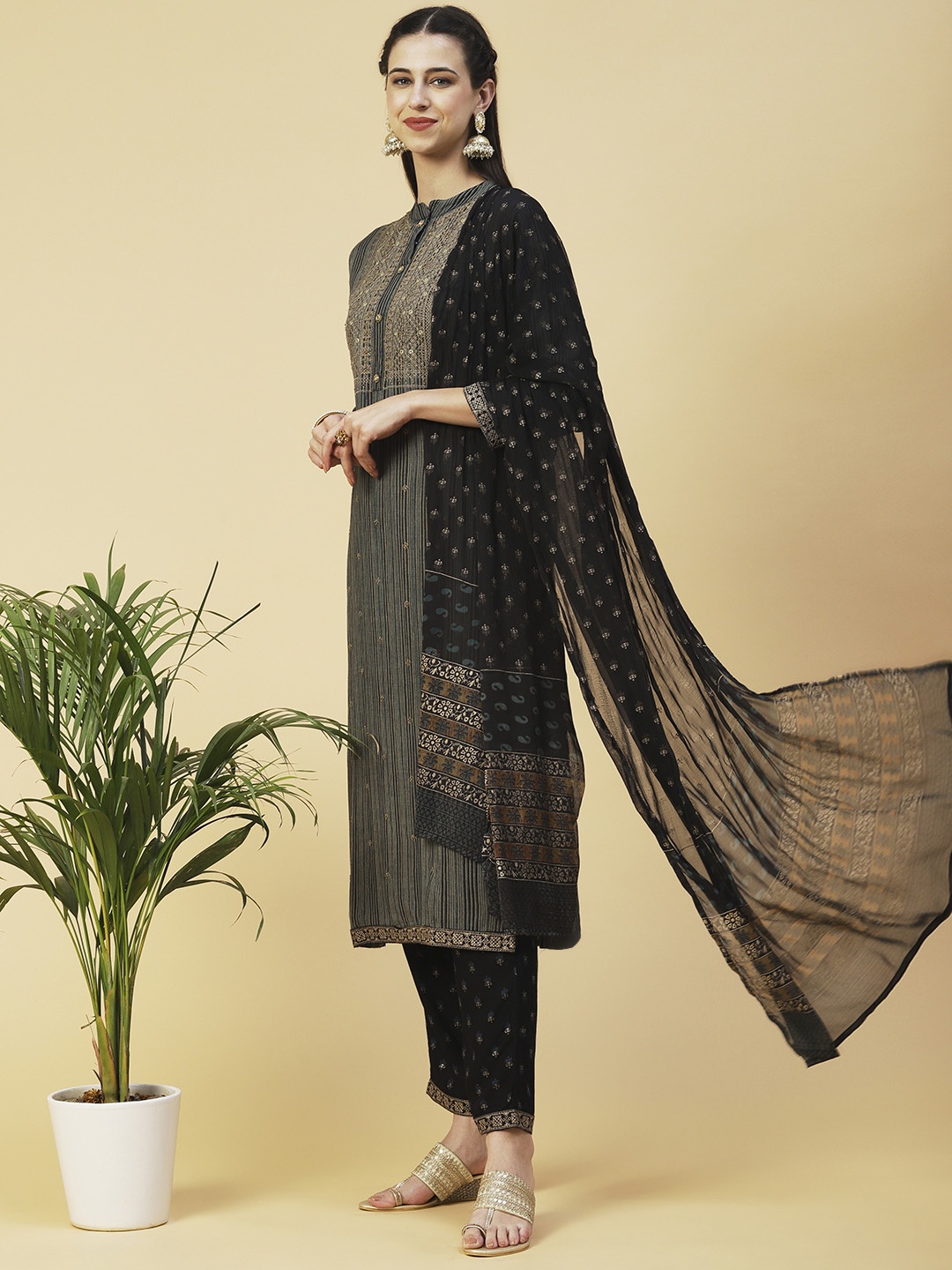 

FASHOR Women Striped Kurta With Trousers & Dupatta, Green