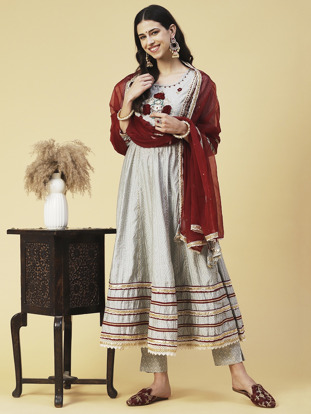 

FASHOR Women Bandhani Printed Thread Work Kurta With Trousers & Dupatta, Grey