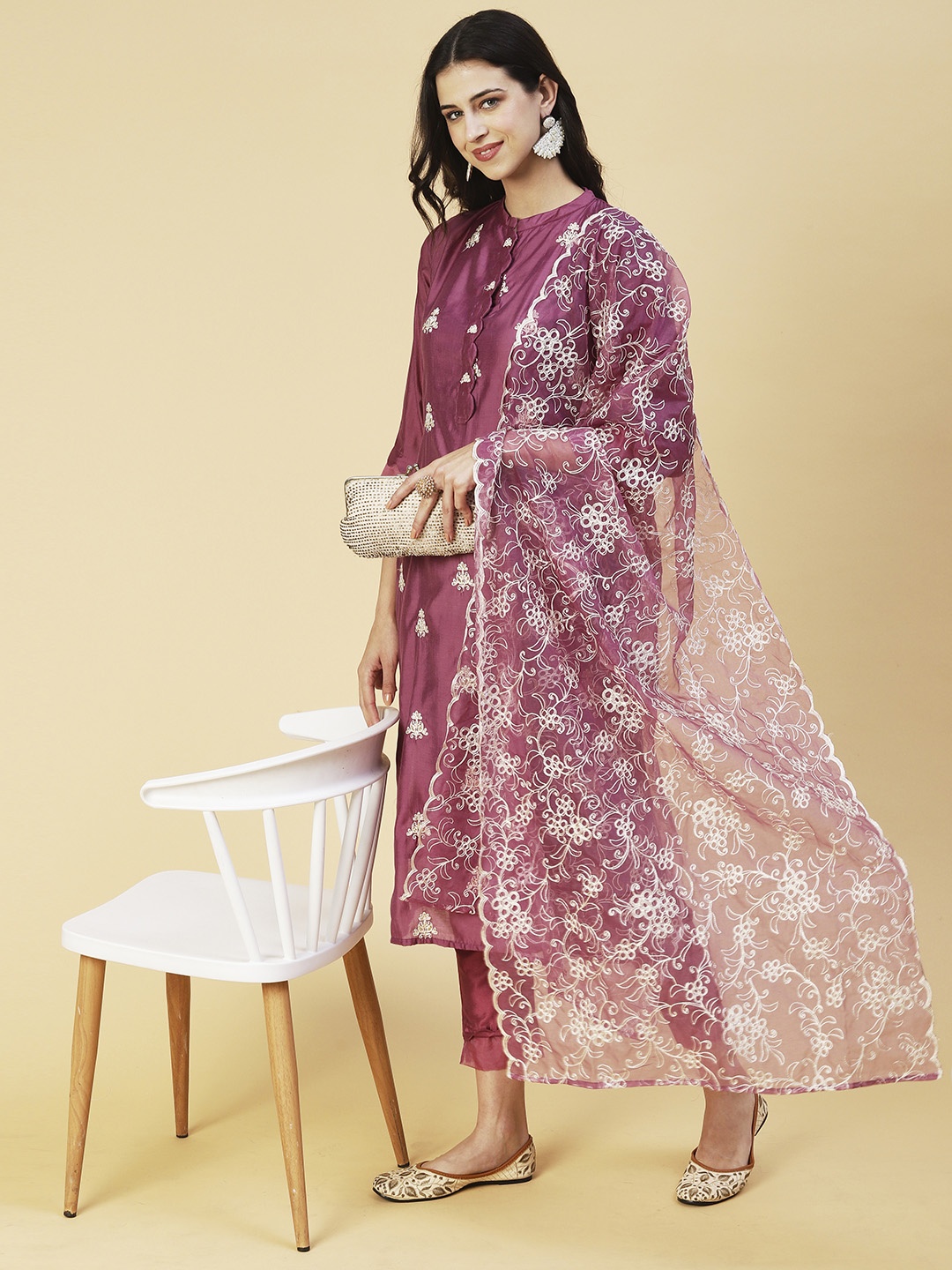

FASHOR Women Ethnic Motifs Embroidered Kurta With Trousers & Dupatta, Burgundy