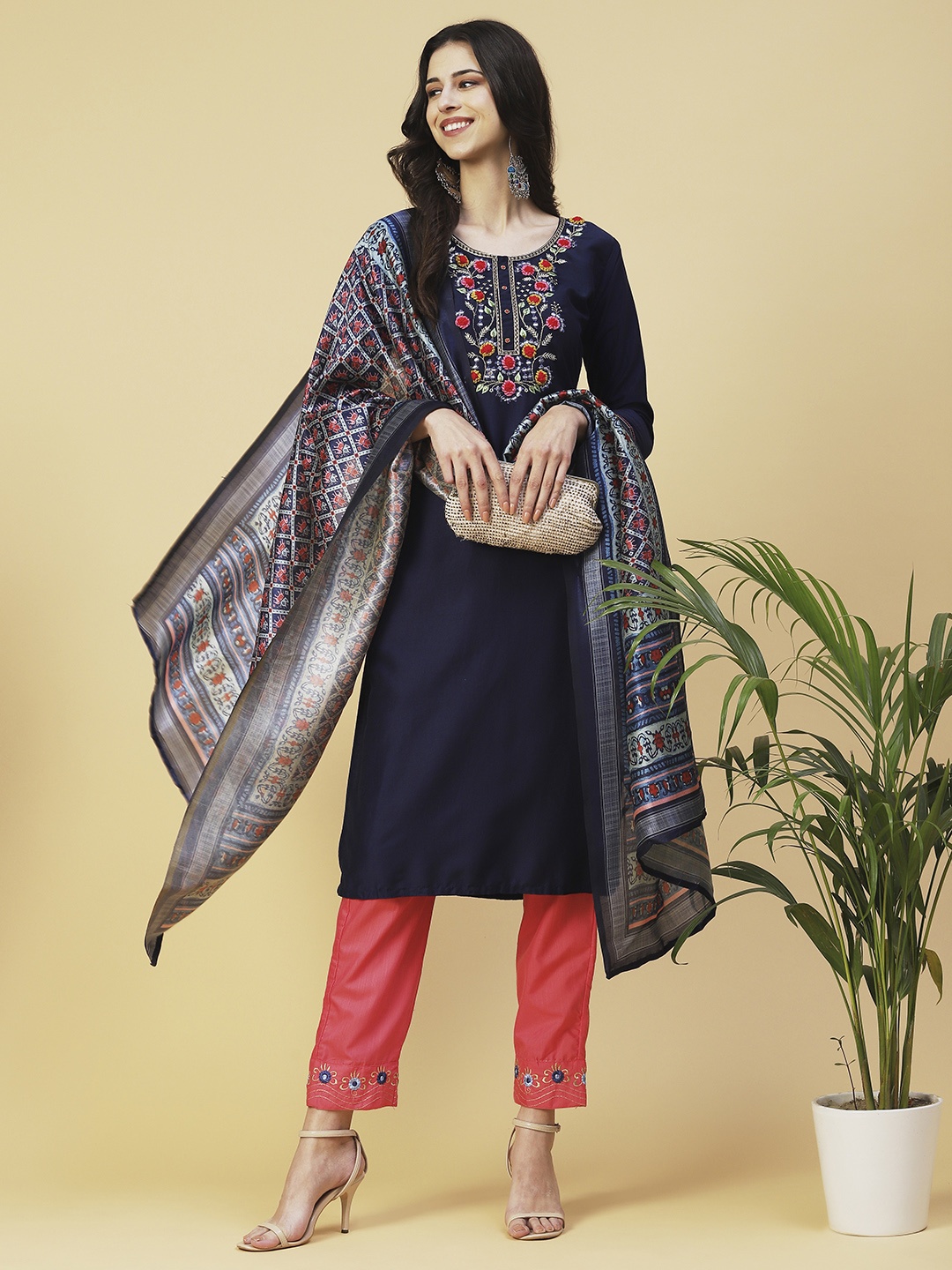 

FASHOR Women Floral Printed Kurta With Trousers & Dupatta, Navy blue