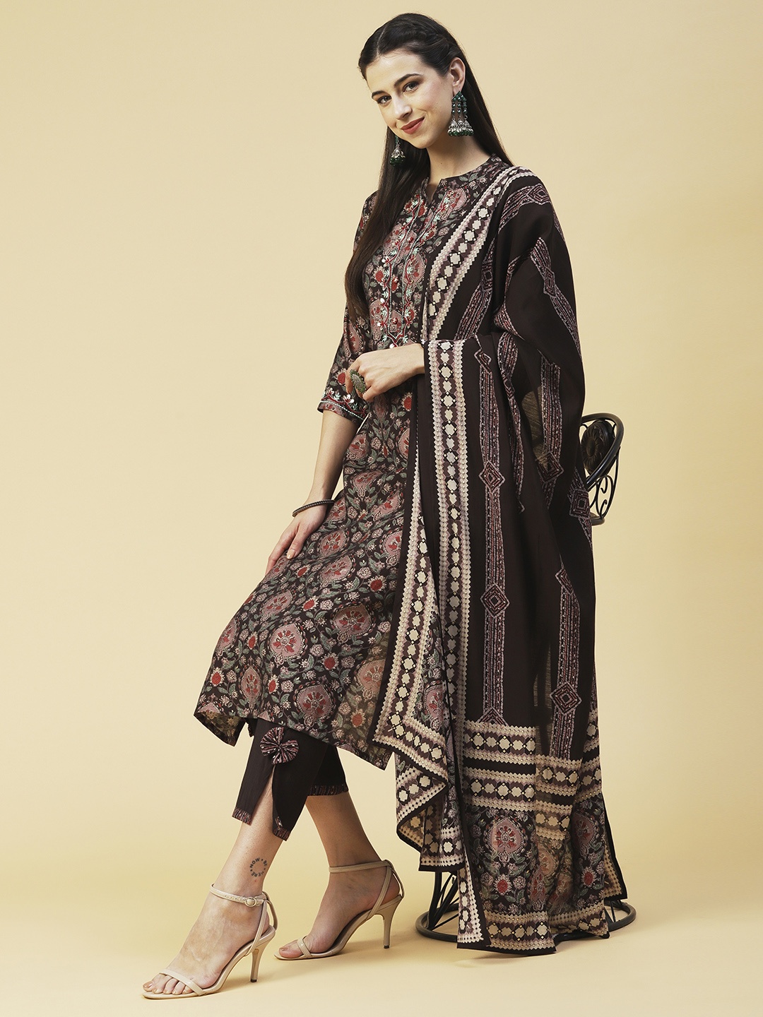 

FASHOR Women Printed Kurta with Trousers & Dupatta, Coffee brown