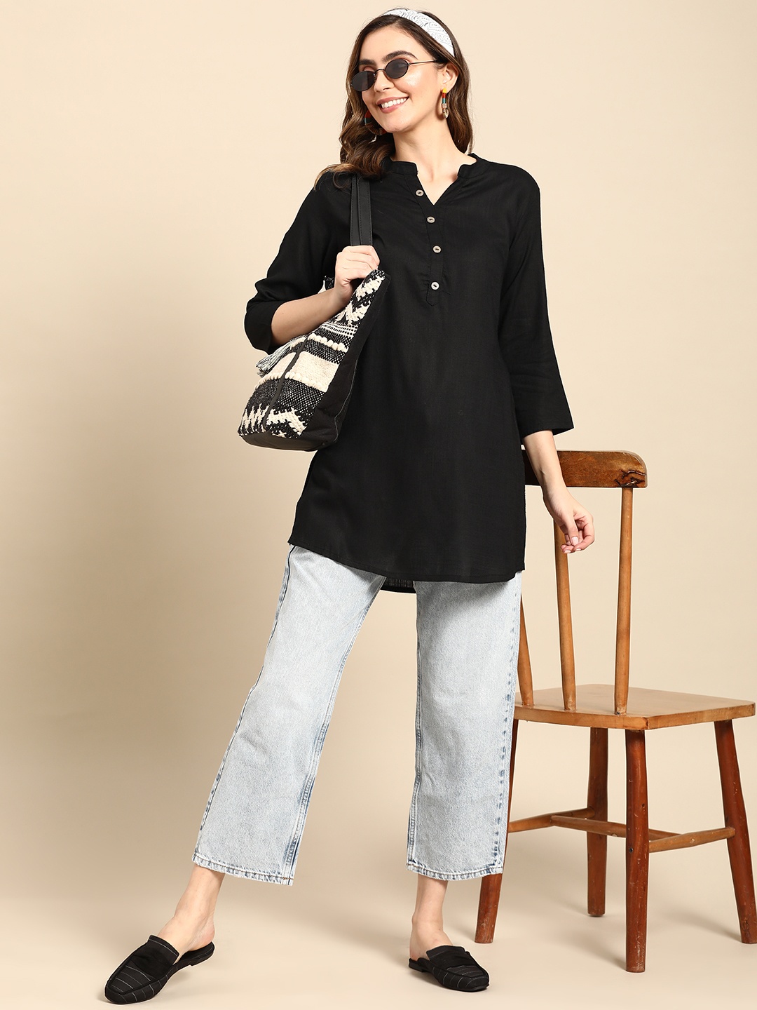 

Sangria Women Solid Mandarin Collar Short Kurti, Black