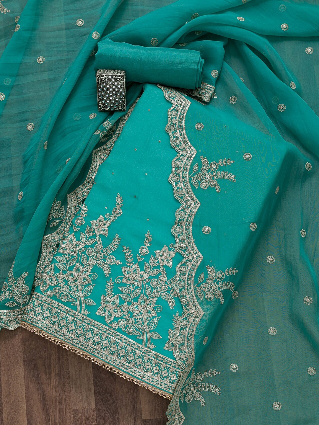 

Koskii Embroidered Semi-Stitched Dress Material, Green