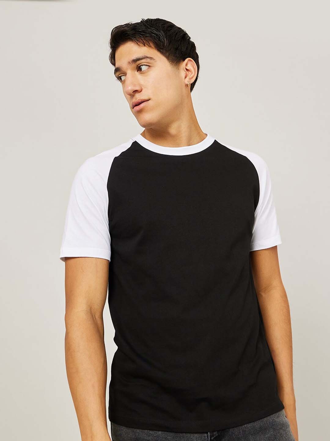 

Styli Colorblocked Raglan Sleeves Round Neck T-Shirt, Black