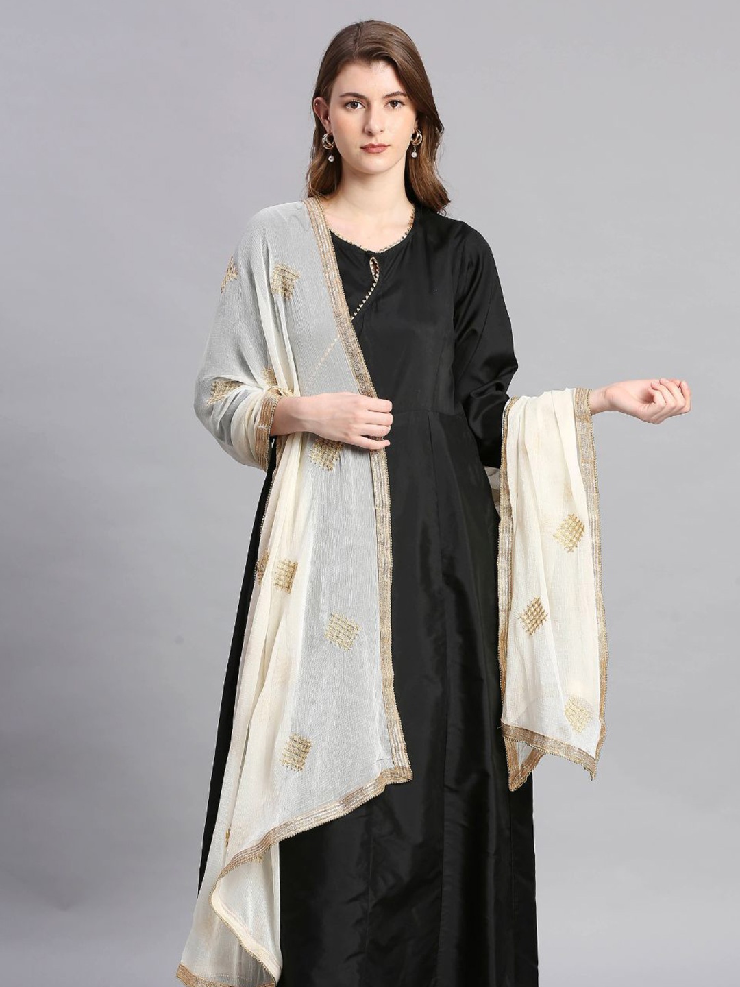 

Dupatta Bazaar Embroidered Velvet Dupatta with Gotta Patti, Cream