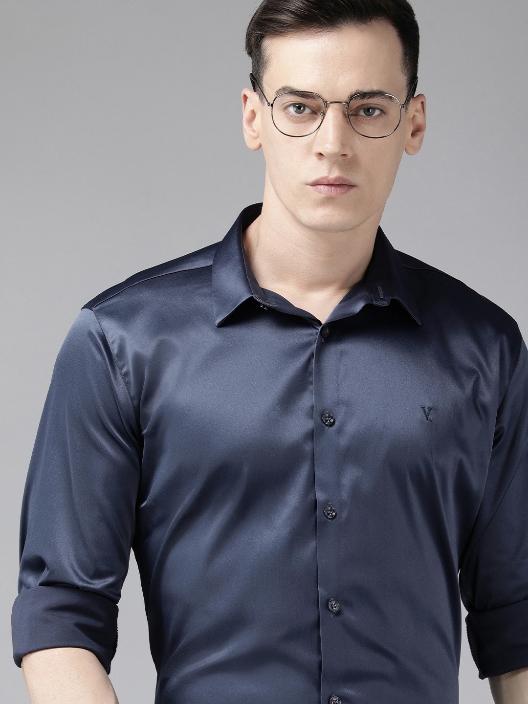 

V Dot Men Solid Slim Fit Semiformal Shirt, Navy blue