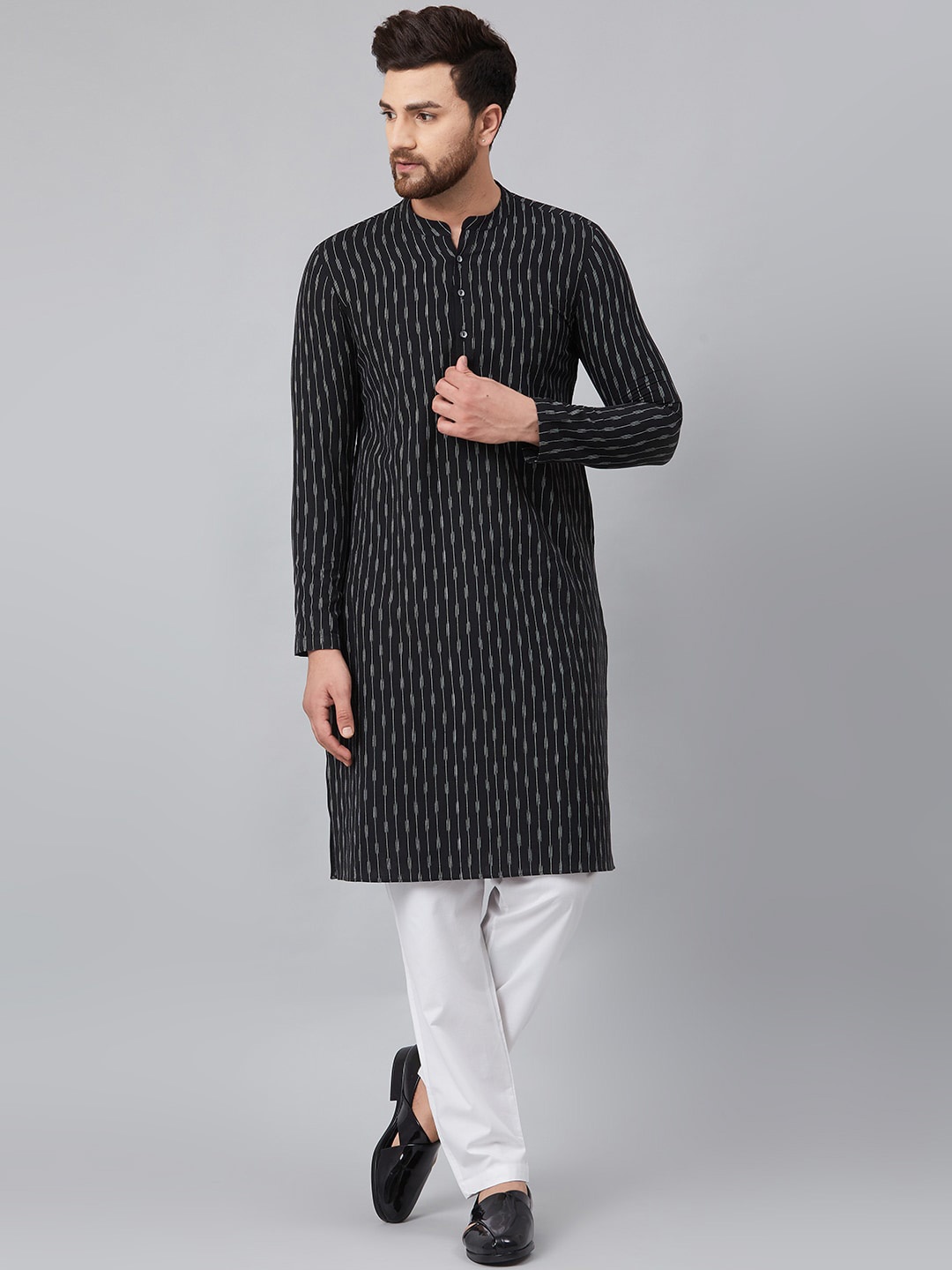 

See Designs Men Geometric Handloom Kurta, Black