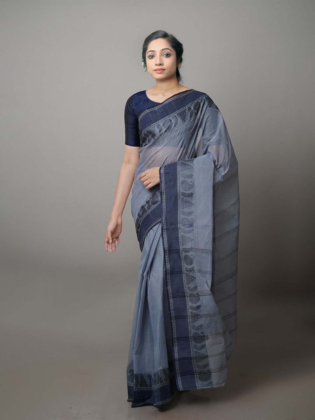 

Unnati Silks Woven Design Pure Cotton Taant Handloom Saree, Grey