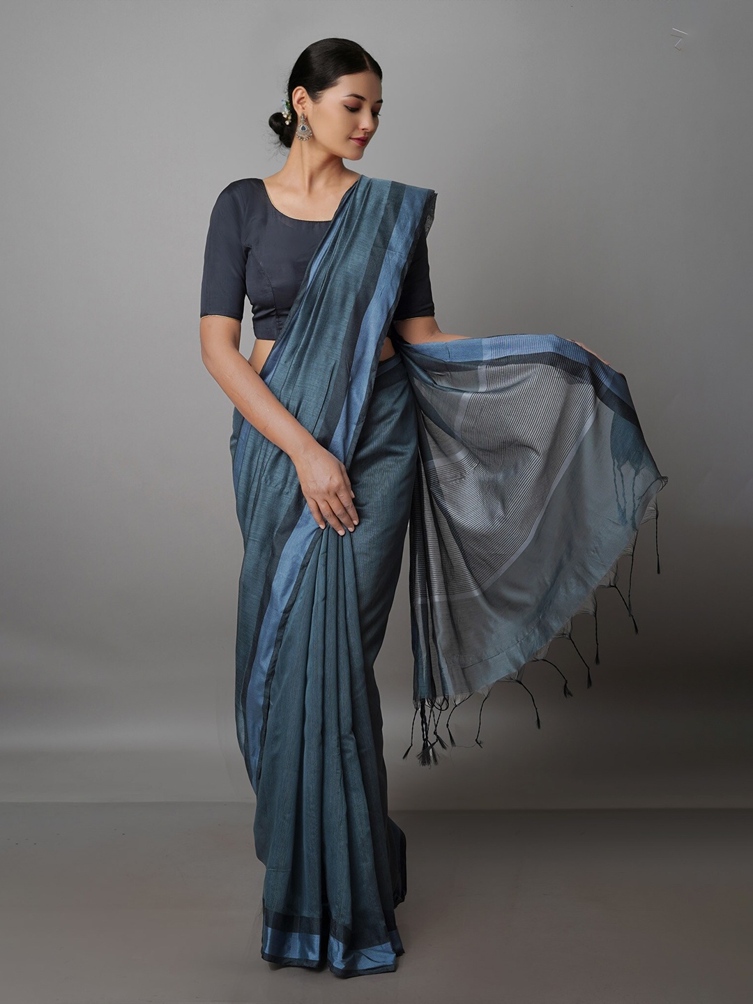 

Unnati Silks Zari Silk Blend Chanderi Saree, Grey