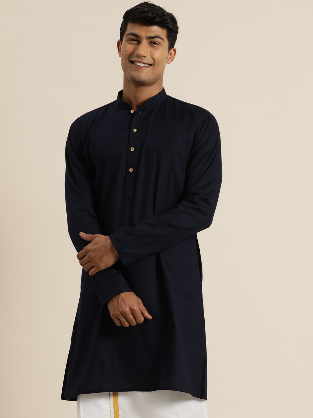 

VASTRAMAY Men Cotton Solid Kurta, Navy blue