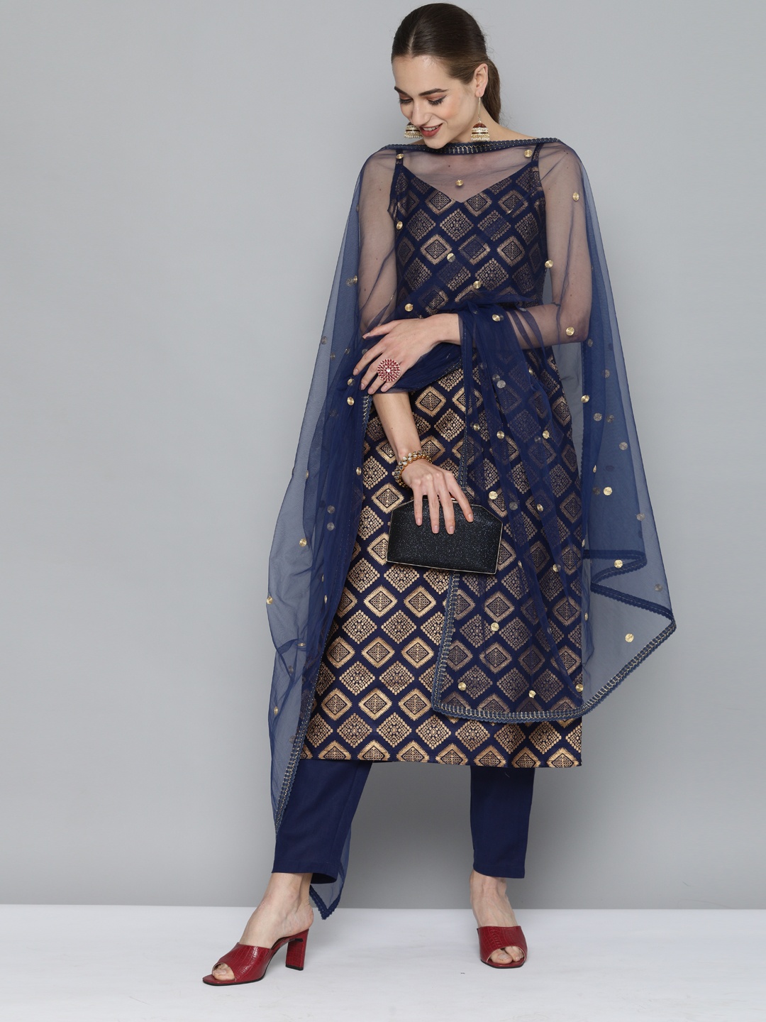 

Kvsfab Ethnic Motifs Embroidered Dupatta with Sequinned, Blue