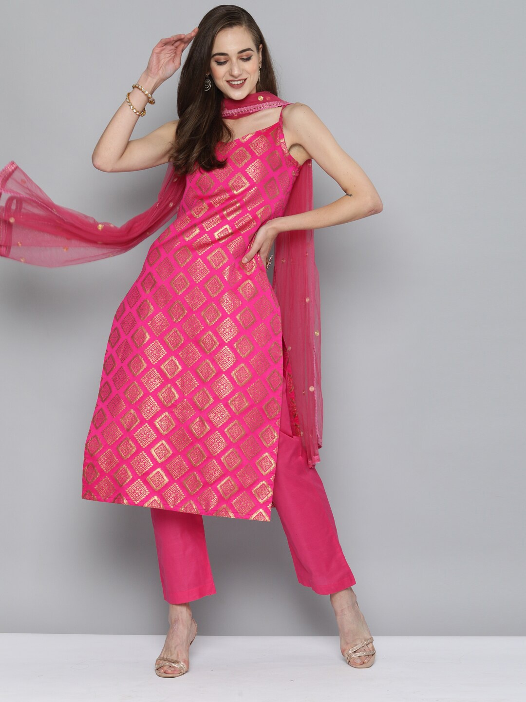 

Kvsfab Ethnic Motifs Embroidered Dupatta with Sequinned, Pink