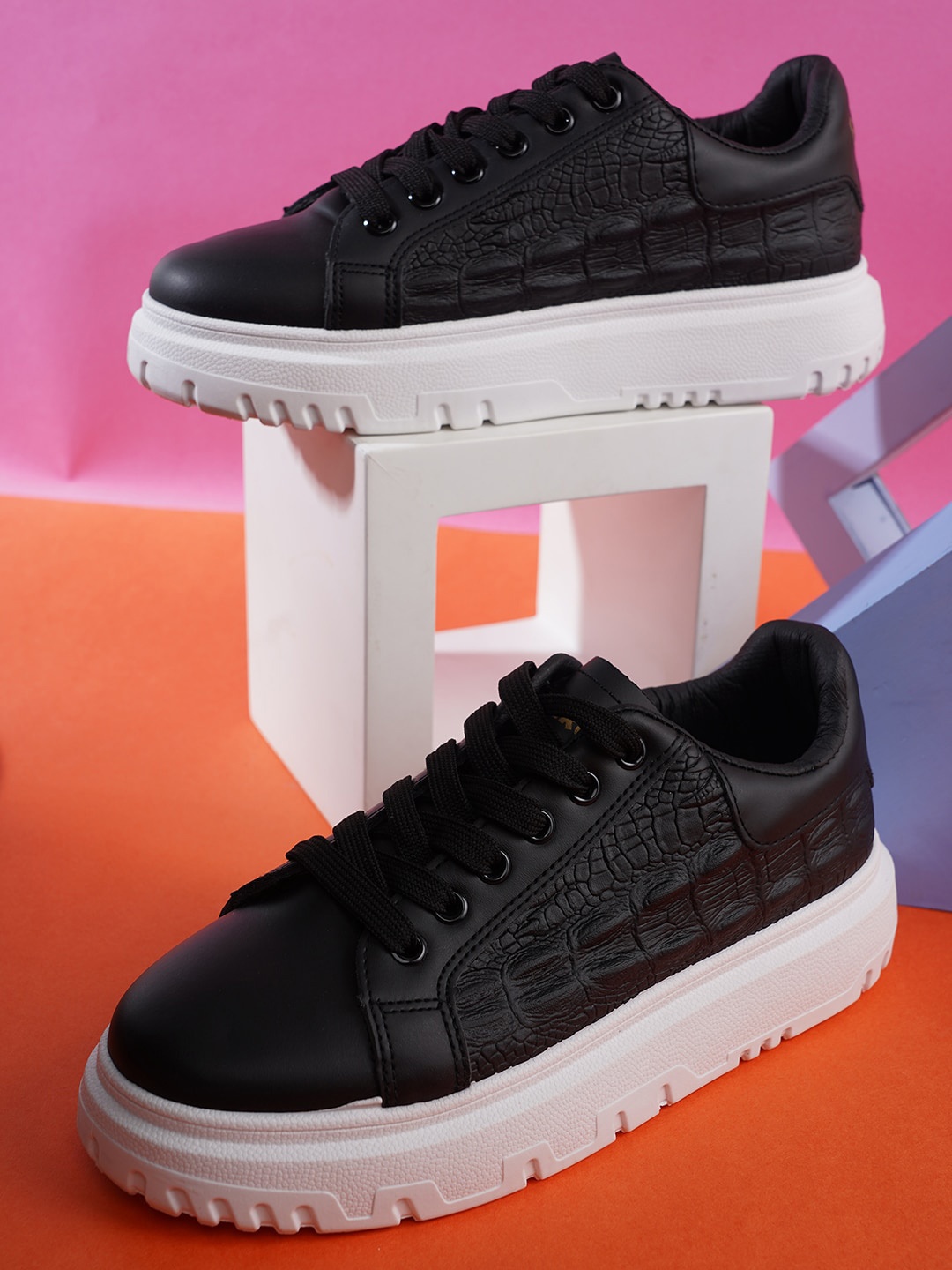 

ICONICS Women Textured Sneakers, Black