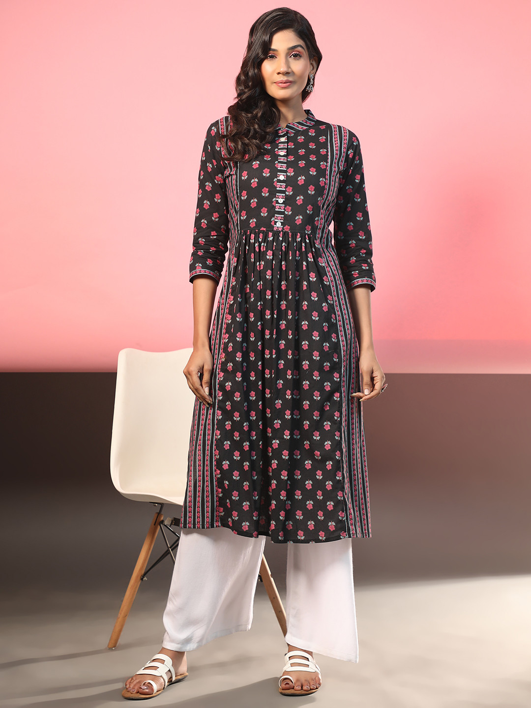 

Vbuyz Floral Printed A-Line Regular Cotton Kurta, Black