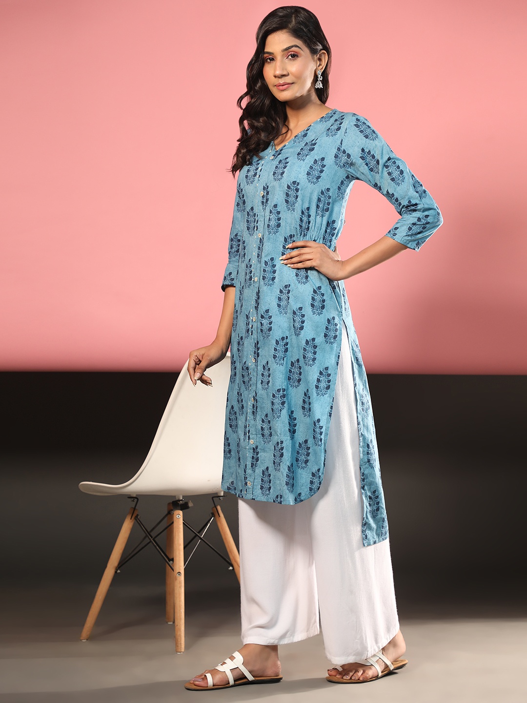 

Vbuyz V-Neck Ethnic Motifs Printed Pure Cotton Kurta, Blue