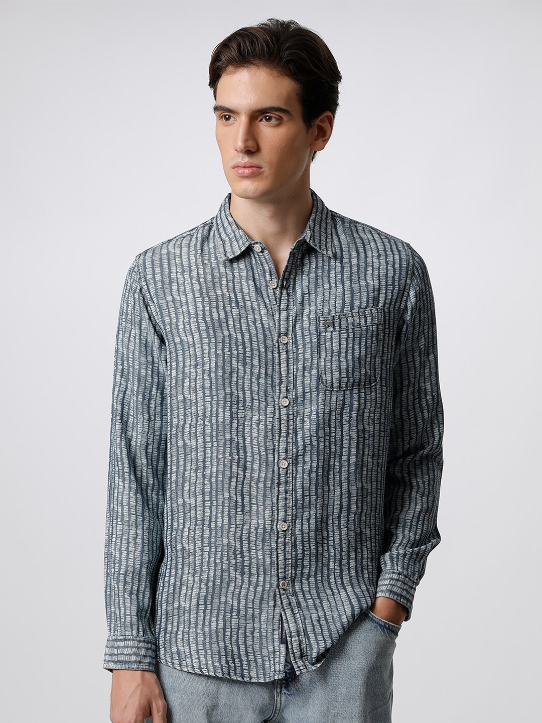 

THE BEAR HOUSE Men Slim Fit Striped Pure Cotton Casual Shirt, Blue